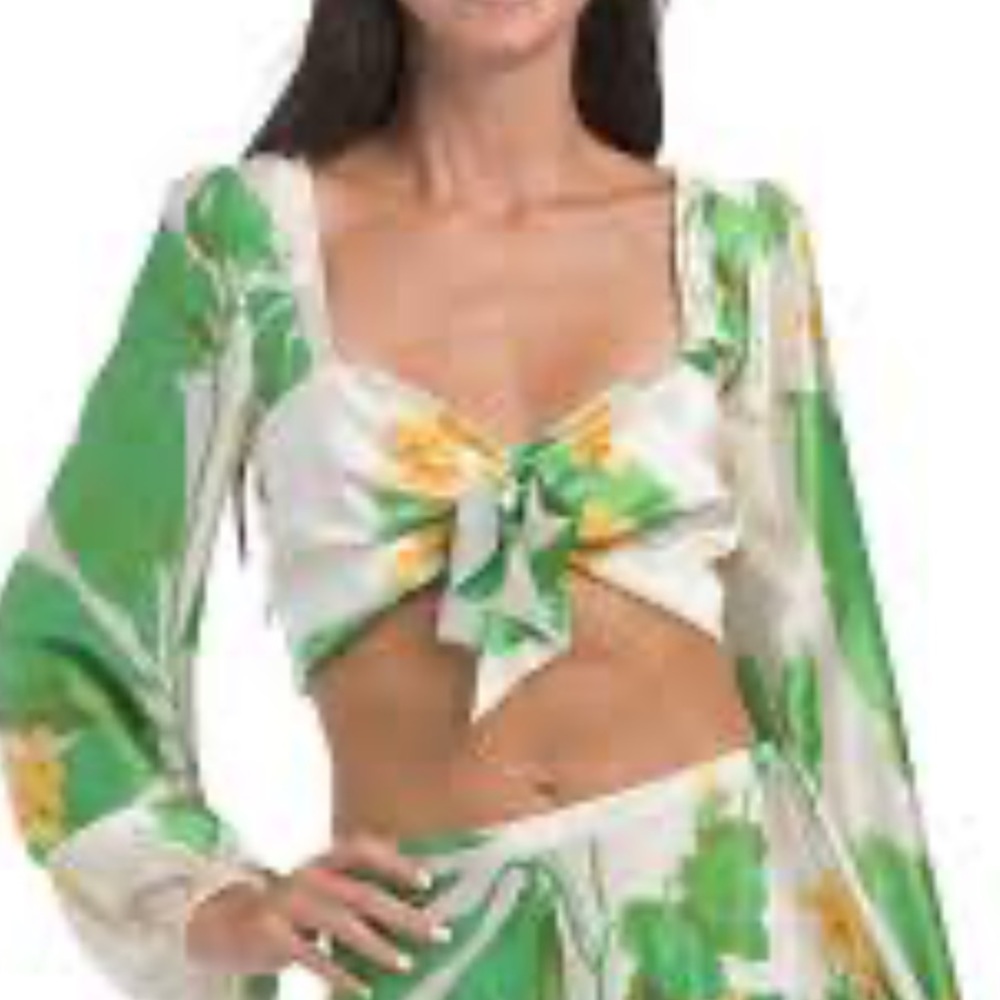 Secret Mission Floral Puff Sleeve Crop Top